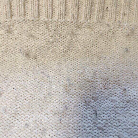 Ladies Sweater - American Eagle Outfitters - Needs Pilling Removed - Size Small - Picture 3 of 5